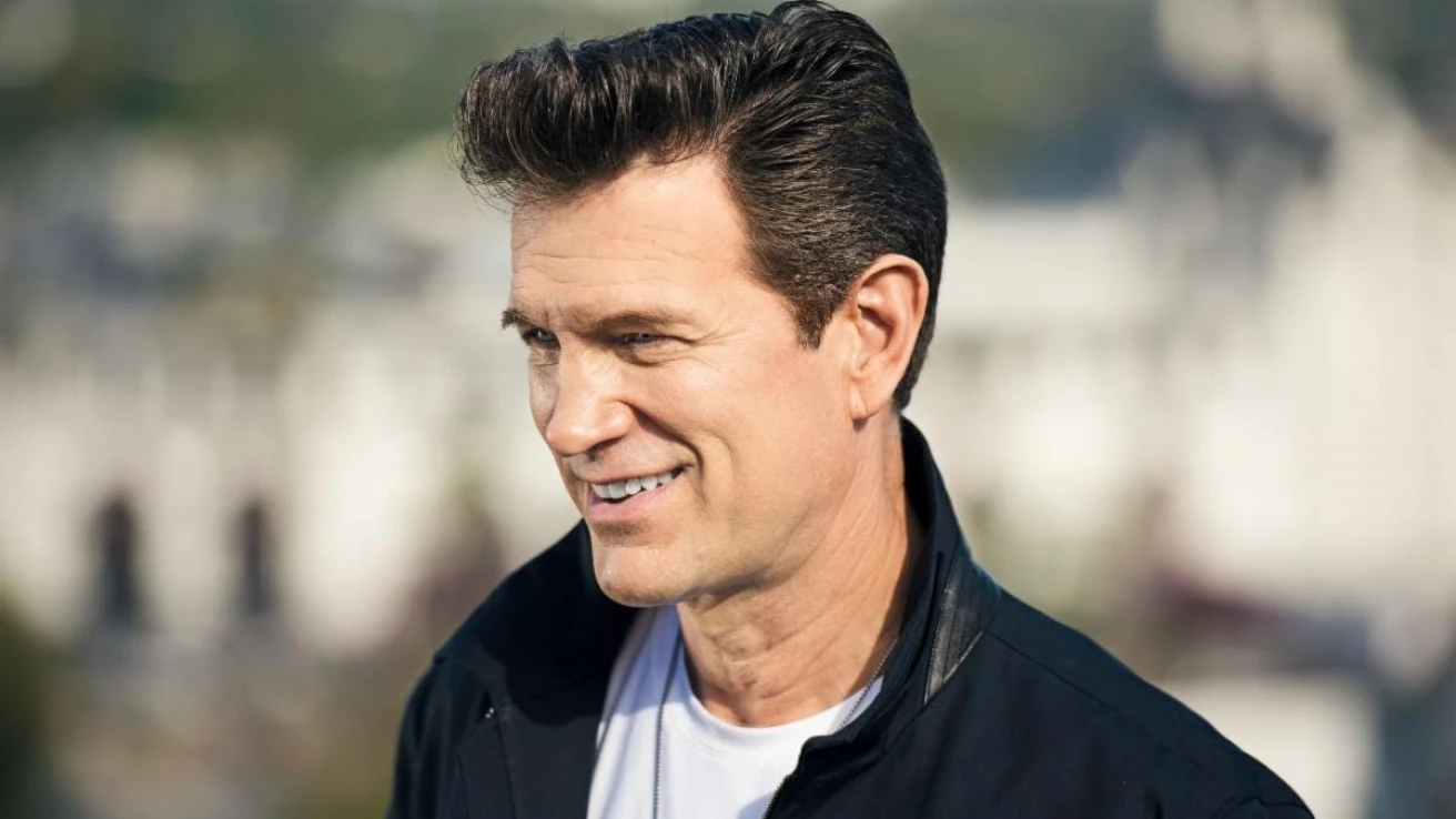 Chris Isaak.