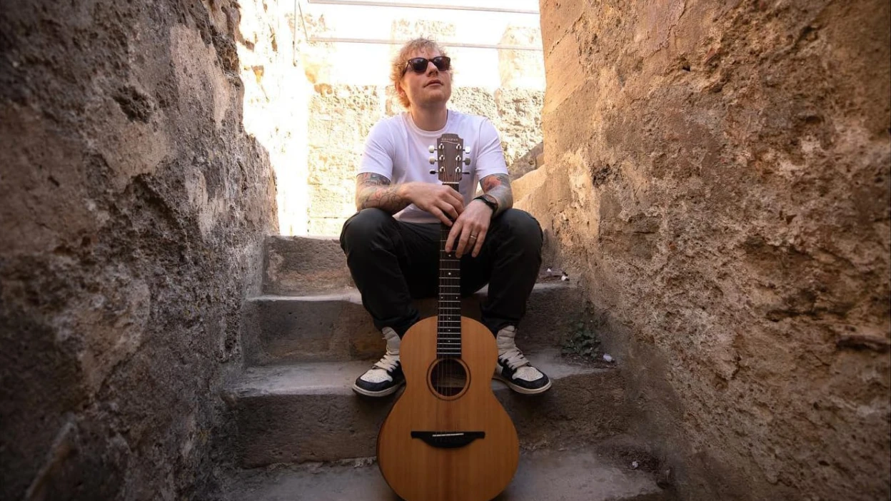 Ed Sheeran no Castelo de São Jorge a cantar 