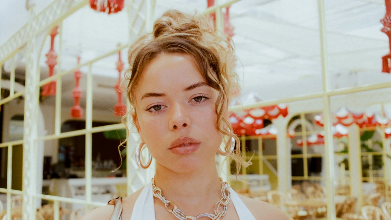 Nilüfer Yanya.