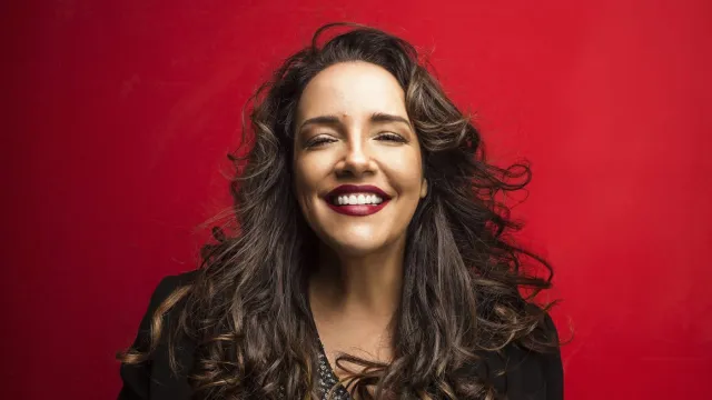 Ana Carolina.