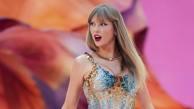 Taylor Swift na The Eras Tour no Estádio de Wembley, 2024.