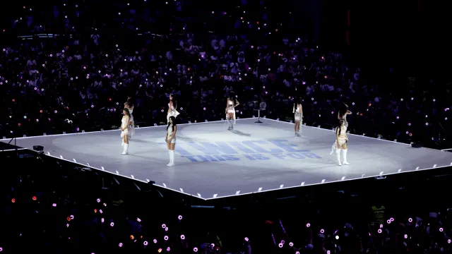 As TWICE atuaram pela primeira vez em Portugal a 9 de maio, numa noite que trouxe fãs de todo o mundo a Lisboa para a digressão <THIS IS FOR> WORLD TOUR.